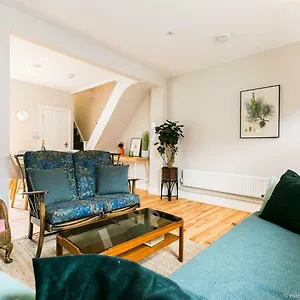 Exquisite 3bdr Botanical Oasis In , Brighton United Kingdom